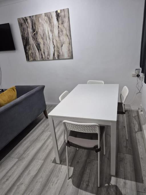 Apartamento Newly Fitted 2 Bedroom Battersea Flat *