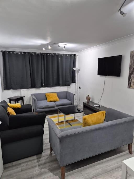 Newly Fitted 2 Bedroom Battersea Flat Apartamento