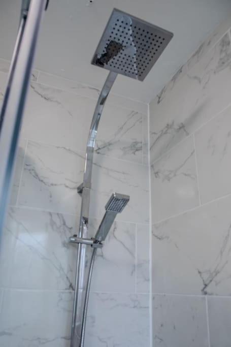 Newly Fitted 2 Bedroom Battersea Flat Apartamento